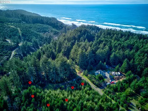 60713 Jasmine Dr, Bandon, OR 97411