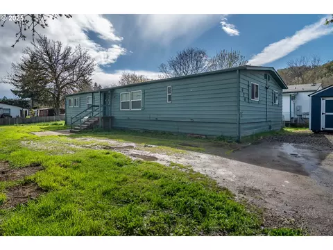 620 NW Plateau Dr, Roseburg, OR 97471