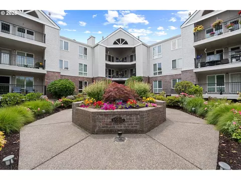 15510 NE Knott St, Portland, OR 97230