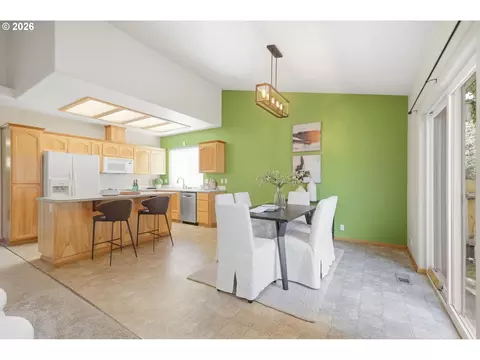 Dining - 3714 Robbie St, Eugene, OR 97404 photo 4 of 4