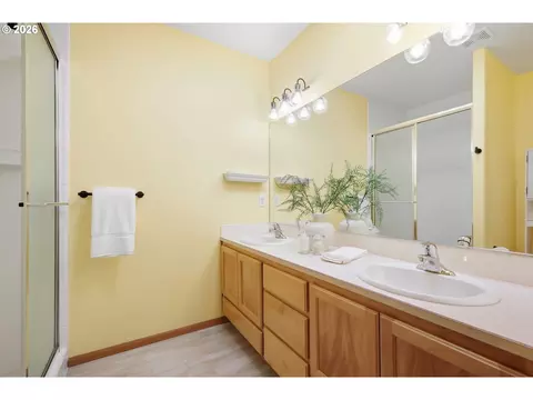 Bath - 3714 Robbie St, Eugene, OR 97404 photo 1 of 3