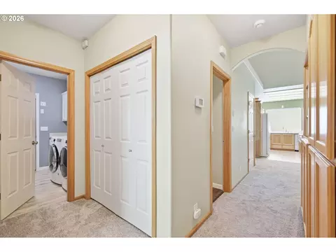 Entry Way - 3714 Robbie St, Eugene, OR 97404 photo 3 of 4