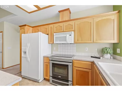 Kitchen - 3714 Robbie St, Eugene, OR 97404 photo 4 of 5