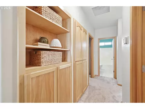 Entry Way - 3714 Robbie St, Eugene, OR 97404 photo 4 of 4