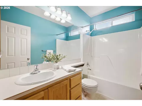 Bath - 3714 Robbie St, Eugene, OR 97404 photo 3 of 3