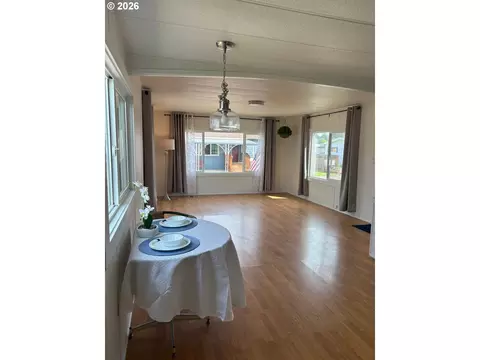 2902 E 2nd St, Newberg, OR 97132 photo 5