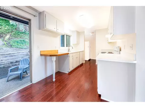 Kitchen - 4865 Whiteaker St, Eugene, OR 97405 photo 2 of 7