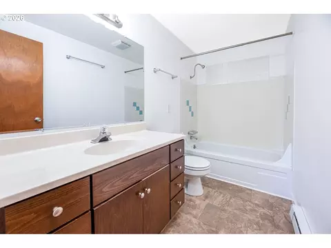 Bath - 4865 Whiteaker St, Eugene, OR 97405 photo 1 of 2
