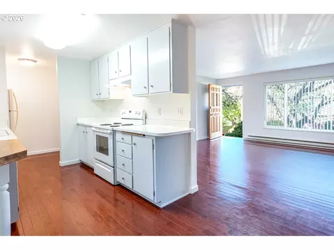 Kitchen - 4865 Whiteaker St, Eugene, OR 97405 photo 1 of 7