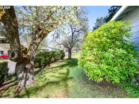 Exterior - 4865 Whiteaker St, Eugene, OR 97405 photo 4 of 11