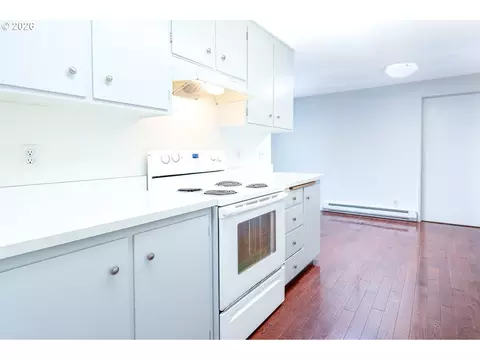 Kitchen - 4865 Whiteaker St, Eugene, OR 97405 photo 7 of 7