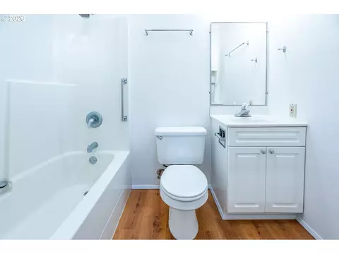 Bath - 4865 Whiteaker St, Eugene, OR 97405 photo 2 of 2