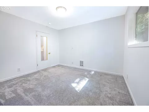Bedroom - 4865 Whiteaker St, Eugene, OR 97405 photo 2 of 7