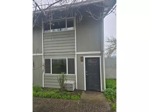 885 NE Sunset St #19, Roseburg, OR 97470