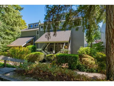 4620 Lower Dr, Lake Oswego, OR 97035