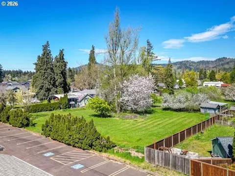 885 66th St, Springfield, OR 97478 photo 8