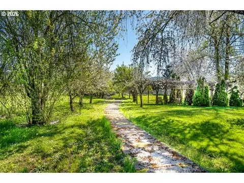 885 66th St, Springfield, OR 97478 photo 9