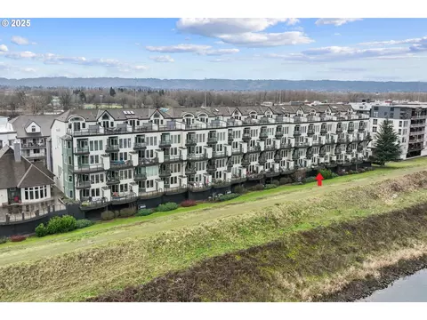 905 N Harbour Dr #9, Portland, OR 97217