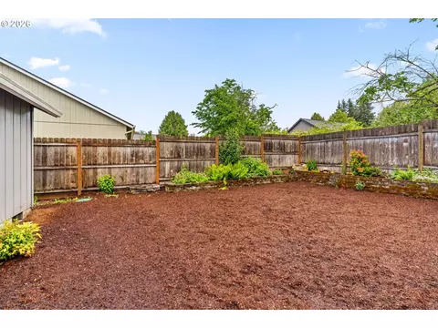 Exterior - 432 Taz Ln, Eugene, OR 97404 photo 5 of 7