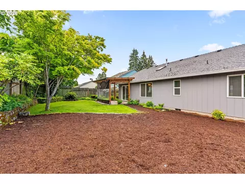 Exterior - 432 Taz Ln, Eugene, OR 97404 photo 6 of 7