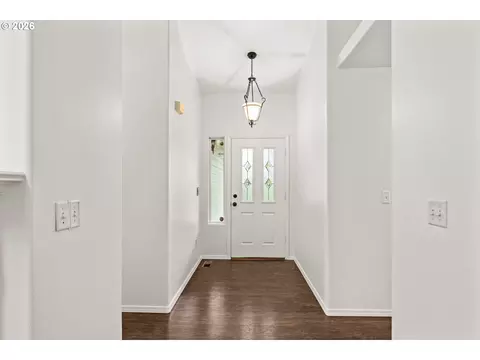 Entry Way - 432 Taz Ln, Eugene, OR 97404 photo 1 of 2