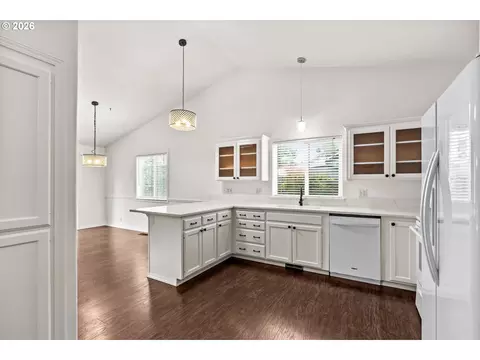 Kitchen - 432 Taz Ln, Eugene, OR 97404 photo 2 of 5