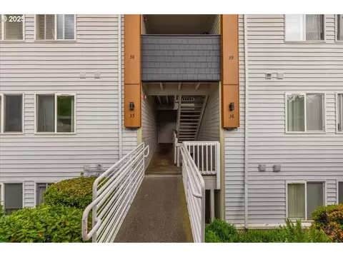 10660 SW Davies Rd #36, Beaverton, OR 97008