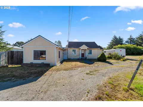 90828 Henderson Ln, Coos Bay, OR 97420