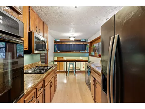Kitchen - 2854 Warren St, Eugene, OR 97405 photo 1 of 4