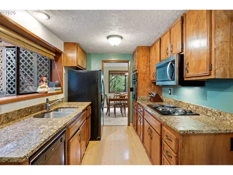 Kitchen - 2854 Warren St, Eugene, OR 97405 photo 2 of 4