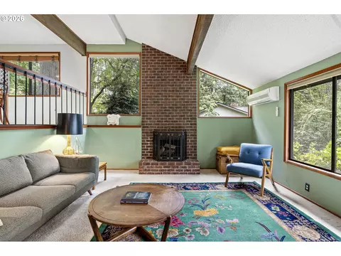Living - 2854 Warren St, Eugene, OR 97405 photo 2 of 8