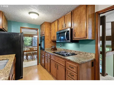 Kitchen - 2854 Warren St, Eugene, OR 97405 photo 4 of 4
