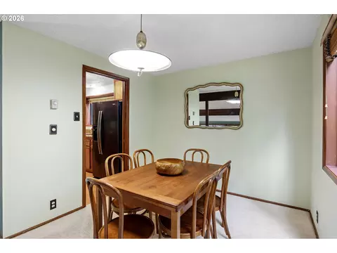 Dining - 2854 Warren St, Eugene, OR 97405 photo 3 of 4