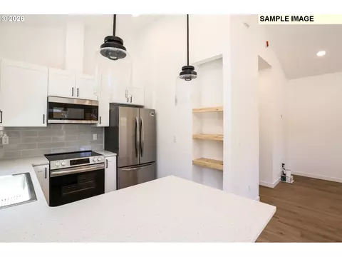 811 Horn, Eugene, OR 97402 photo 6