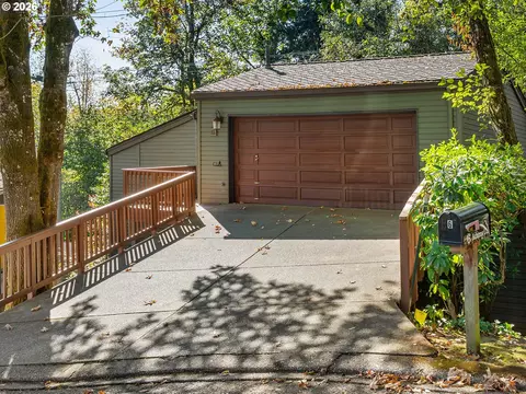 6 Adams Ct, Lake Oswego, OR 97035