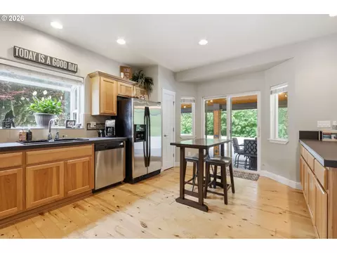 Kitchen - 1090 N 26th Ter, Cornelius, OR 97113 photo 5 of 5