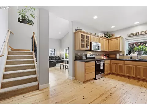 Kitchen - 1090 N 26th Ter, Cornelius, OR 97113 photo 1 of 5