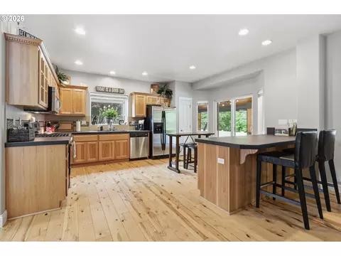 Kitchen - 1090 N 26th Ter, Cornelius, OR 97113 photo 2 of 5