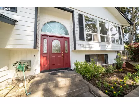 791 E Hollister St, Stayton, OR 97383