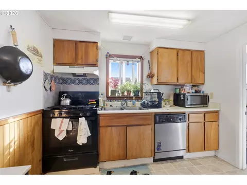 Kitchen - 344 E 14th Ave, Eugene, OR 97401 photo 3 of 4