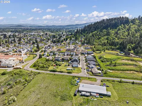 View/Area - 1056 Ruby Clair Dr, Creswell, OR 97426 photo 6 of 6
