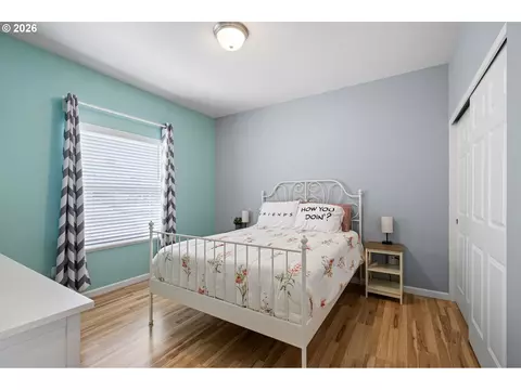 Bedroom - 1056 Ruby Clair Dr, Creswell, OR 97426 photo 4 of 6