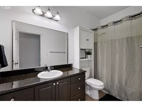 Bath - 1056 Ruby Clair Dr, Creswell, OR 97426 photo 4 of 4