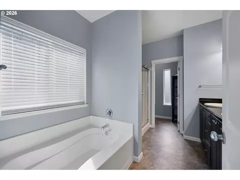 Bath - 1056 Ruby Clair Dr, Creswell, OR 97426 photo 1 of 4