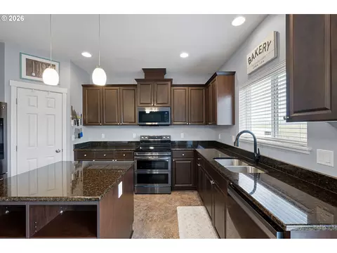Kitchen - 1056 Ruby Clair Dr, Creswell, OR 97426 photo 1 of 4