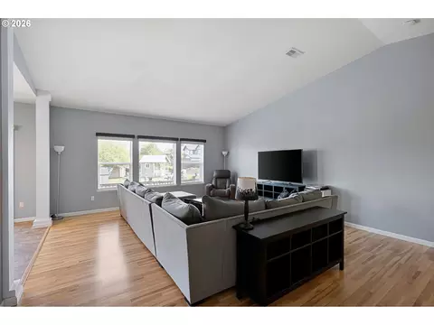 Living - 1056 Ruby Clair Dr, Creswell, OR 97426 photo 3 of 3