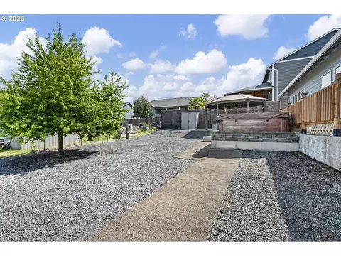 Exterior - 1056 Ruby Clair Dr, Creswell, OR 97426 photo 7 of 7