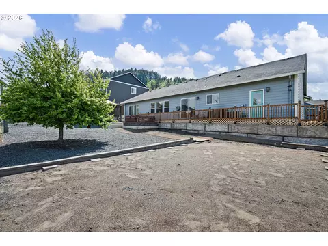 Exterior - 1056 Ruby Clair Dr, Creswell, OR 97426 photo 6 of 7
