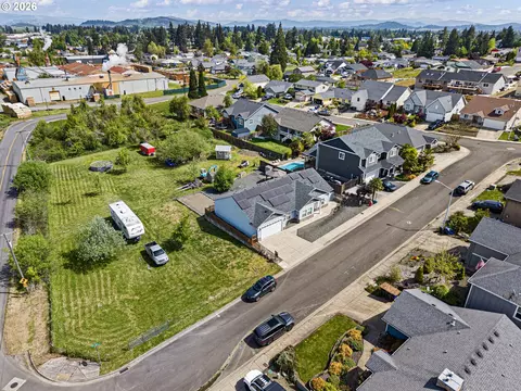 View/Area - 1056 Ruby Clair Dr, Creswell, OR 97426 photo 4 of 6