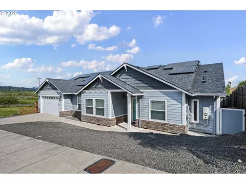 Exterior - 1056 Ruby Clair Dr, Creswell, OR 97426 photo 2 of 7
